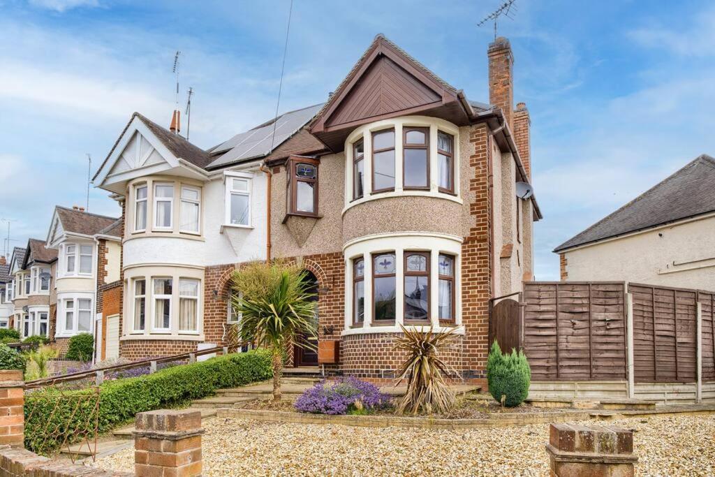 Low Rate - Coventry For 3 Bedroom House With Garden, Free Netflix And Unlimited Wi-Fi - Driveway Parking - Agc Buitenkant foto