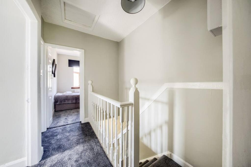 Low Rate - Coventry For 3 Bedroom House With Garden, Free Netflix And Unlimited Wi-Fi - Driveway Parking - Agc Buitenkant foto