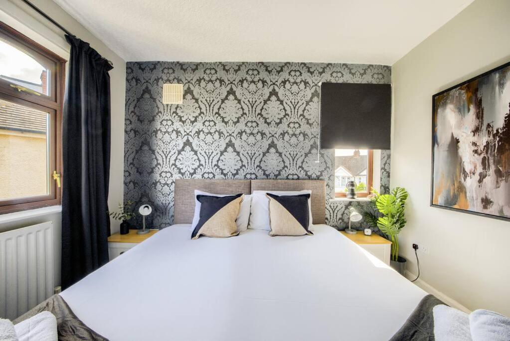 Low Rate - Coventry For 3 Bedroom House With Garden, Free Netflix And Unlimited Wi-Fi - Driveway Parking - Agc Buitenkant foto