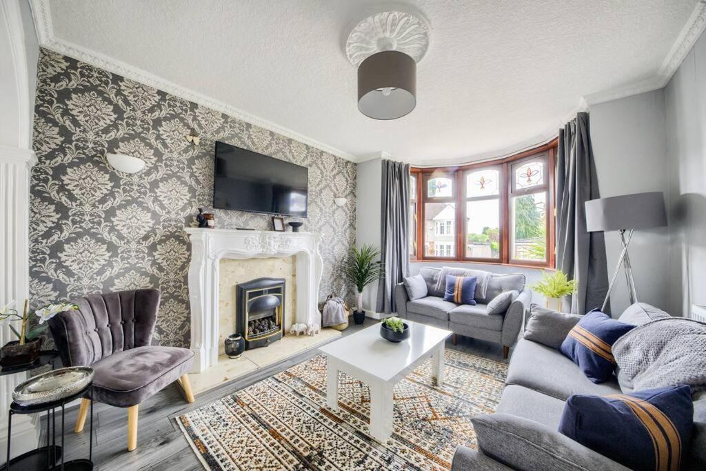 Low Rate - Coventry For 3 Bedroom House With Garden, Free Netflix And Unlimited Wi-Fi - Driveway Parking - Agc Buitenkant foto