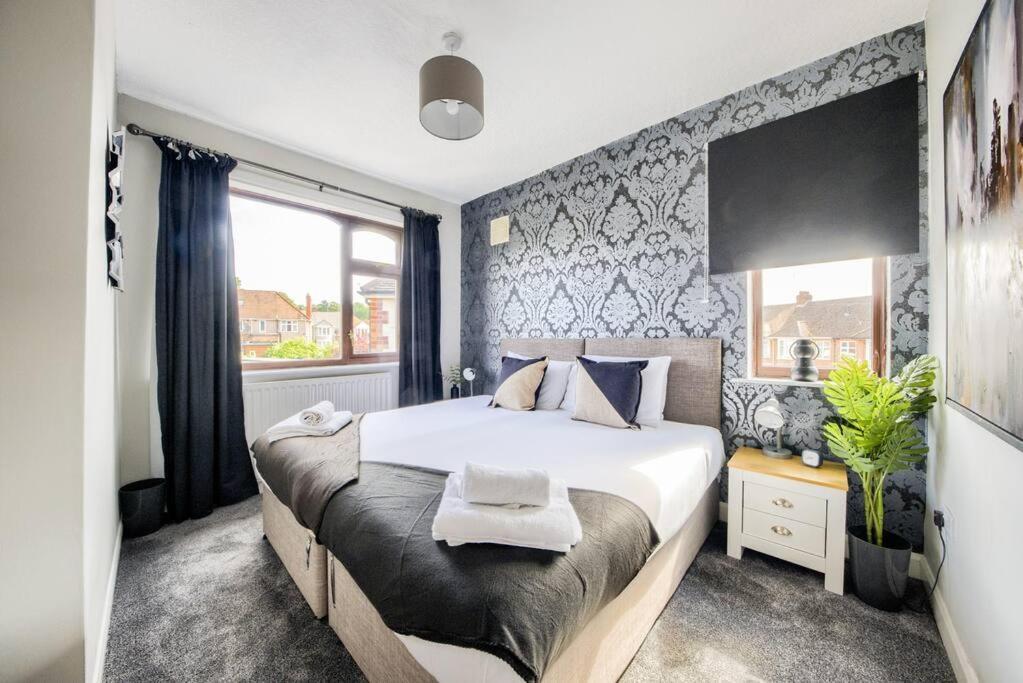 Low Rate - Coventry For 3 Bedroom House With Garden, Free Netflix And Unlimited Wi-Fi - Driveway Parking - Agc Buitenkant foto