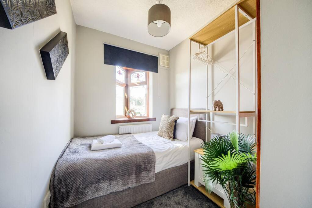 Low Rate - Coventry For 3 Bedroom House With Garden, Free Netflix And Unlimited Wi-Fi - Driveway Parking - Agc Buitenkant foto