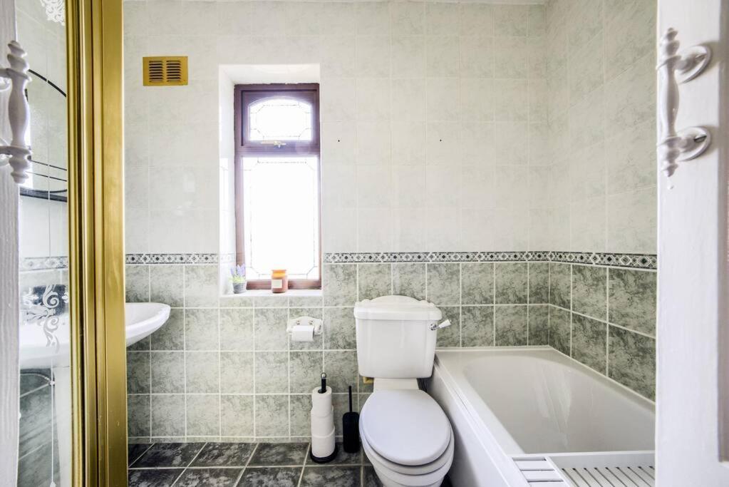 Low Rate - Coventry For 3 Bedroom House With Garden, Free Netflix And Unlimited Wi-Fi - Driveway Parking - Agc Buitenkant foto