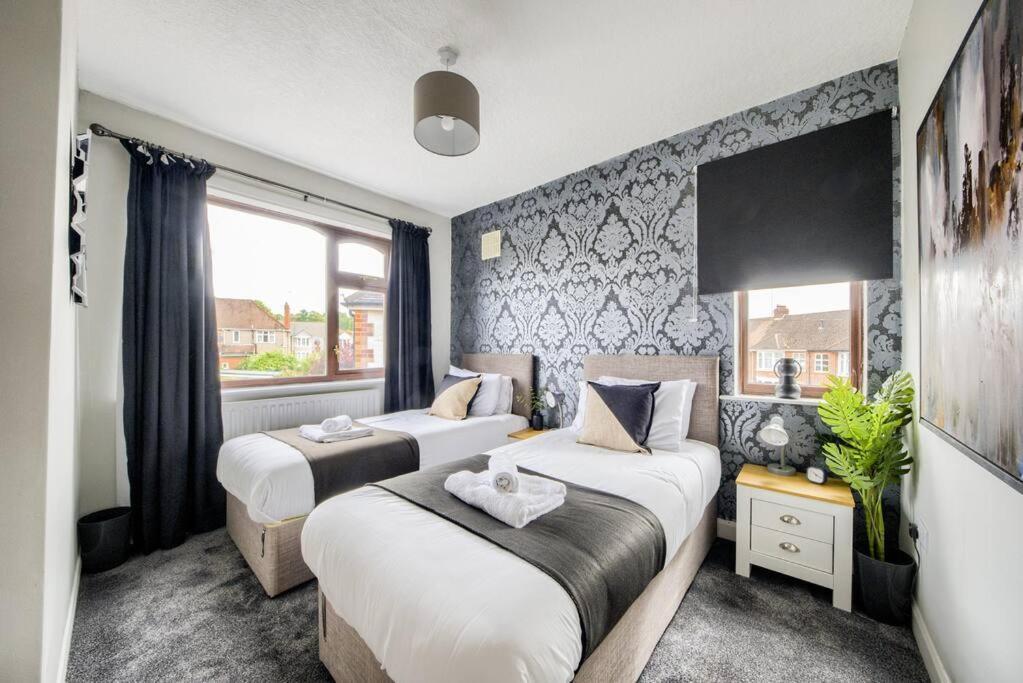 Low Rate - Coventry For 3 Bedroom House With Garden, Free Netflix And Unlimited Wi-Fi - Driveway Parking - Agc Buitenkant foto