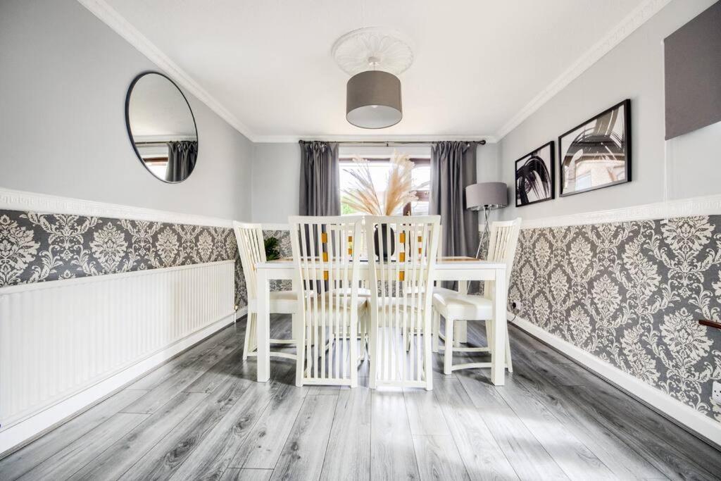 Low Rate - Coventry For 3 Bedroom House With Garden, Free Netflix And Unlimited Wi-Fi - Driveway Parking - Agc Buitenkant foto